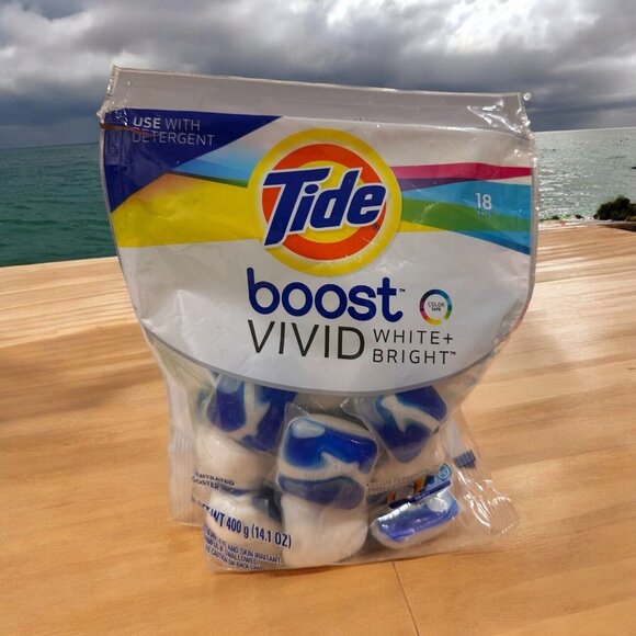 Tide Boost Vivid White & Bright In Wash Booster Packs 18 Count READ - Picture 1 of 3